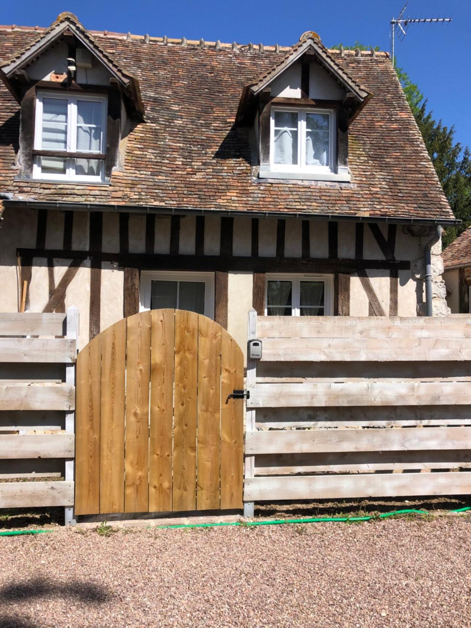 La Chapelle De Monet - Logis Coquelicots Bois-Jerome-Saint-Ouen Exterior foto